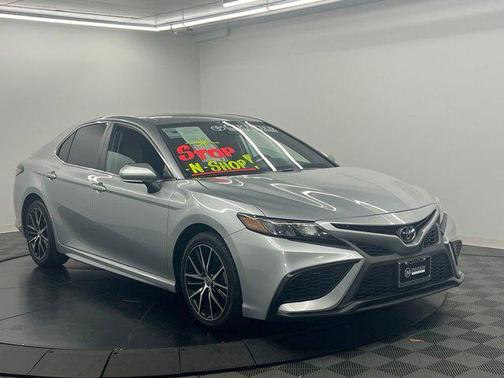 Celestial Silver Metallic 2022 Toyota Camry SE