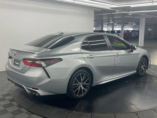 Celestial Silver Metallic 2022 Toyota Camry SE