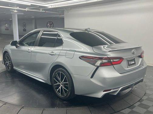 Celestial Silver Metallic 2022 Toyota Camry SE