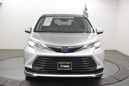 2023 Toyota Sienna LE