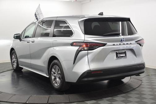 2023 Toyota Sienna LE