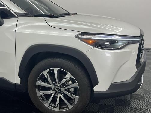 2025 Toyota Corolla Cross XLE