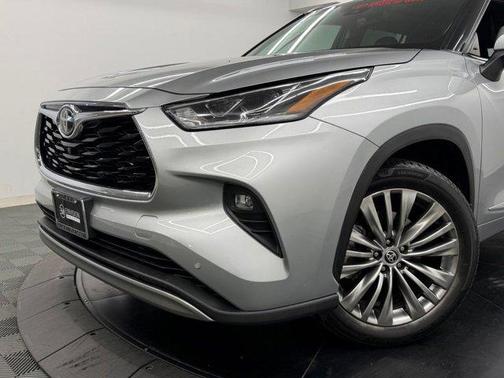 Celestial Silver Metallic 2022 Toyota Highlander Platinum
