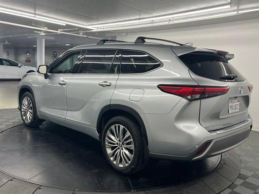 Celestial Silver Metallic 2022 Toyota Highlander Platinum