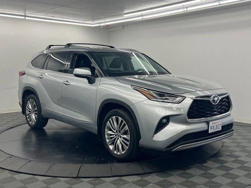 Celestial Silver Metallic 2022 Toyota Highlander Platinum