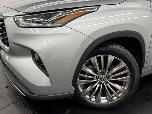 Celestial Silver Metallic 2022 Toyota Highlander Platinum
