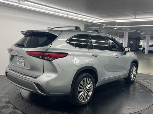 Celestial Silver Metallic 2022 Toyota Highlander Platinum