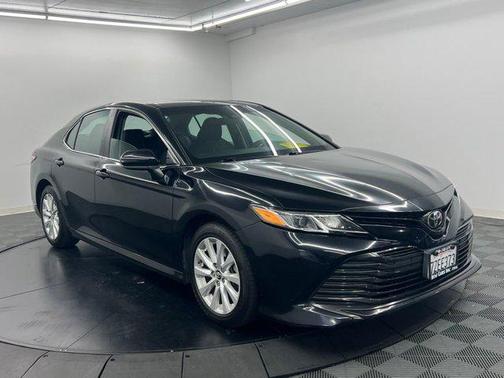 Midnight Black Metallic 2018 Toyota Camry LE