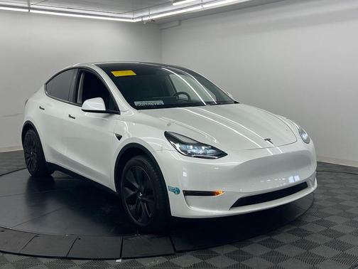 Pearl White Multi-Coat 2025 Tesla Model Y Long Range Dual Motor Rear-Wheel Drive