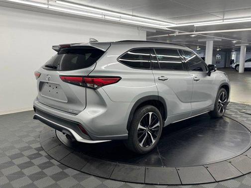 Celestial Silver Metallic 2021 Toyota Highlander XSE