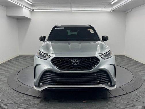Celestial Silver Metallic 2021 Toyota Highlander XSE
