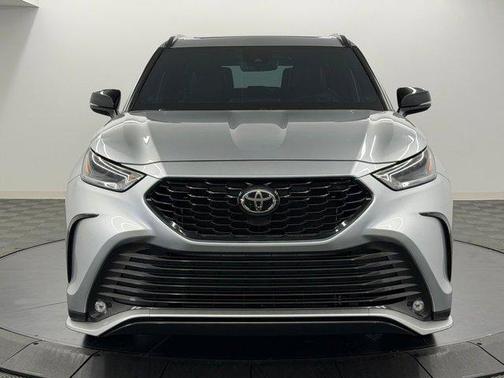 Celestial Silver Metallic 2021 Toyota Highlander XSE