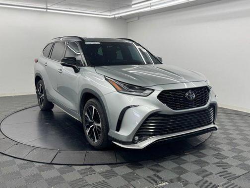 Celestial Silver Metallic 2021 Toyota Highlander XSE