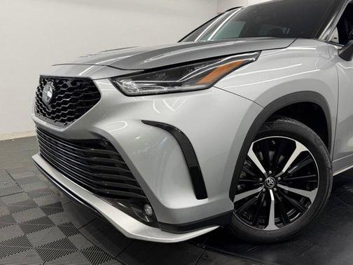 Celestial Silver Metallic 2021 Toyota Highlander XSE