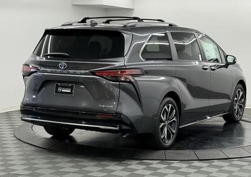 2025 Toyota Sienna Platinum