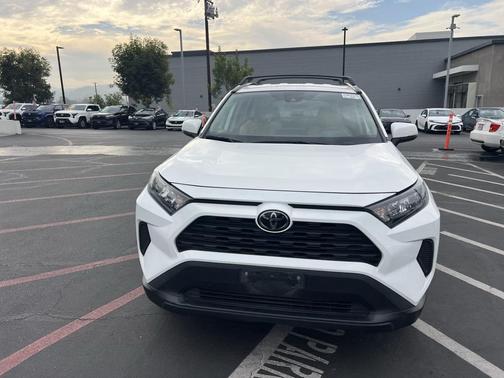 2020 Toyota RAV4 LE