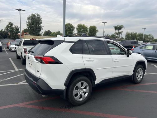 2020 Toyota RAV4 LE