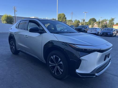 2025 Toyota bZ4X XLE