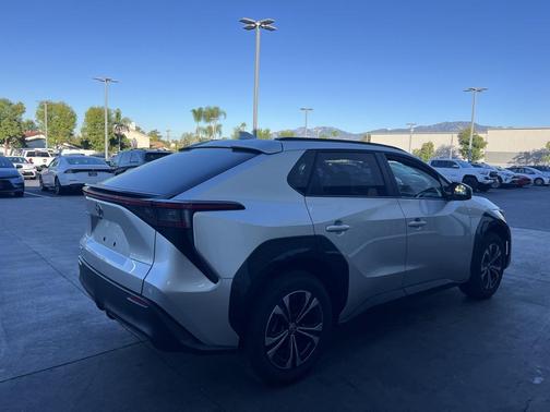 2025 Toyota bZ4X XLE
