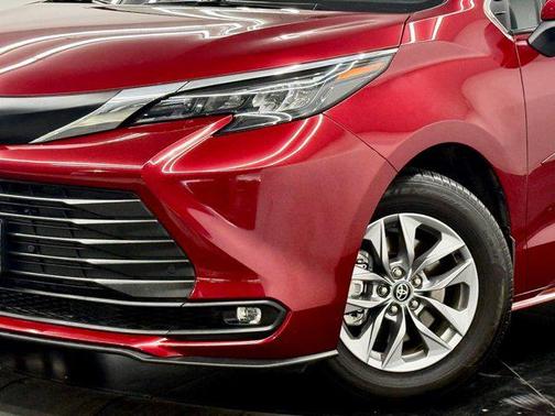 2025 Toyota Sienna XLE