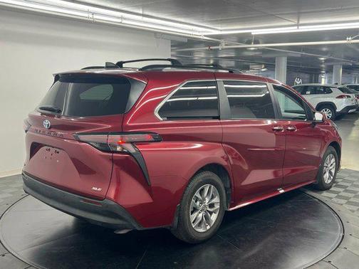 2025 Toyota Sienna XLE