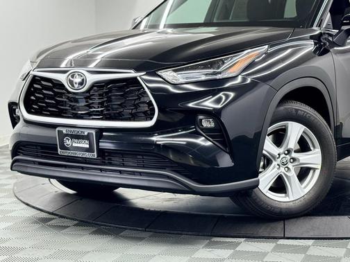 2025 Toyota Highlander LE