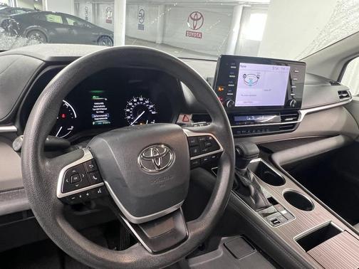 2021 Toyota Sienna LE