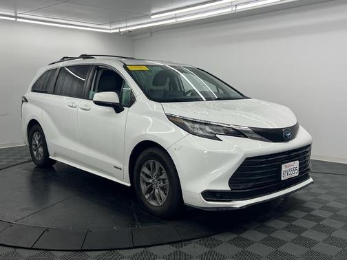 2021 Toyota Sienna LE