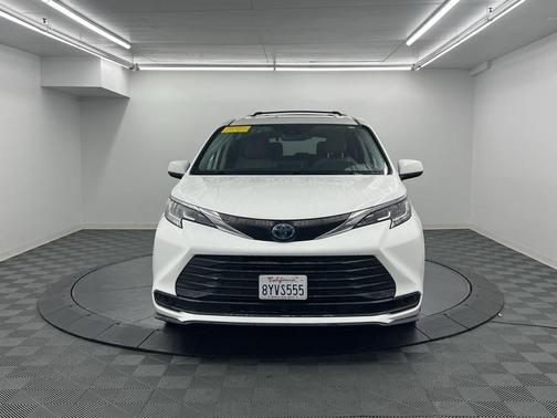 2021 Toyota Sienna LE