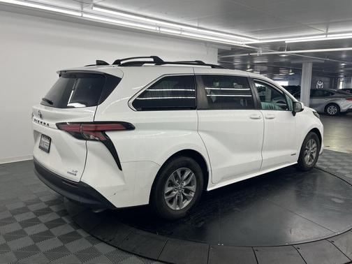 2021 Toyota Sienna LE