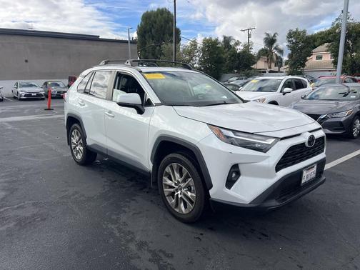 2023 Toyota RAV4 XLE Premium