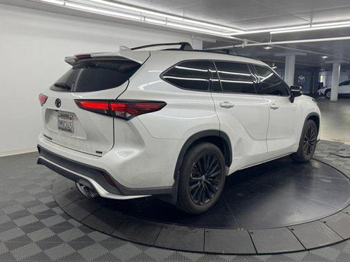 Wind Chill Pearl 2024 Toyota Highlander XSE