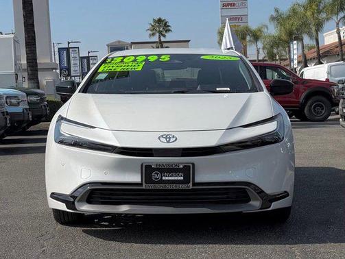 2025 Toyota Prius XLE