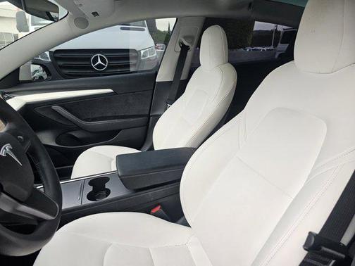 2022 Tesla Model 3 Standard Range