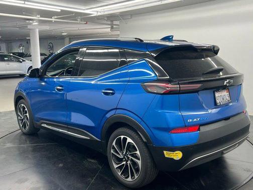 Bright Blue Metallic 2022 Chevrolet Bolt EUV FWD Premier
