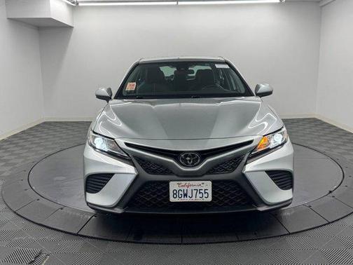 Celestial Silver Metallic 2019 Toyota Camry SE