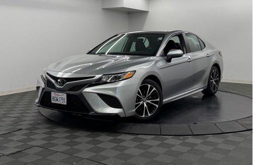 Celestial Silver Metallic 2019 Toyota Camry SE