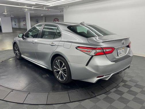 Celestial Silver Metallic 2019 Toyota Camry SE