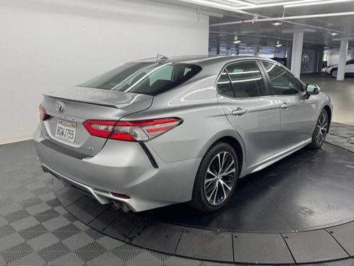 Celestial Silver Metallic 2019 Toyota Camry SE