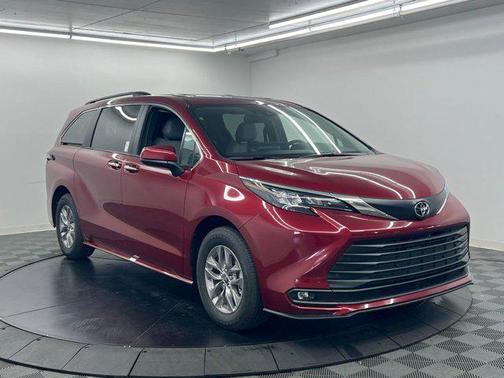 Ruby Flare Pearl 2026 Toyota Sienna XLE