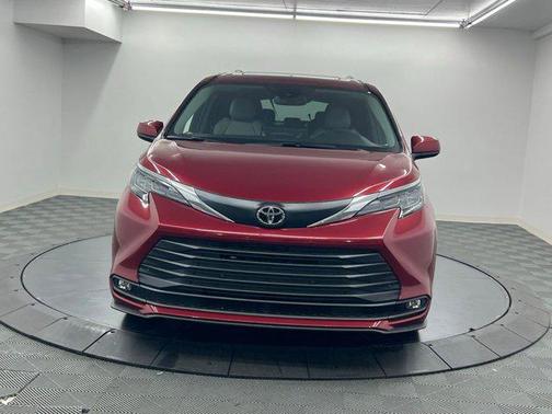 Ruby Flare Pearl 2026 Toyota Sienna XLE