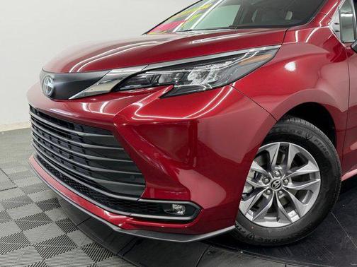 Ruby Flare Pearl 2026 Toyota Sienna XLE