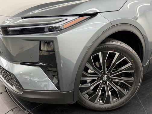 Overcast 2026 Toyota C-HR XSE