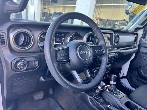 2023 Jeep Gladiator Willys 4x4