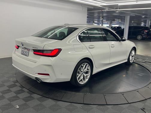 Alpine White 2025 BMW 330 330i