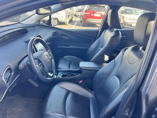 2022 Toyota Prius XLE