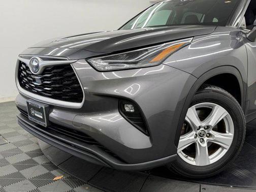 Magnetic Gray Metallic 2021 Toyota Highlander LE