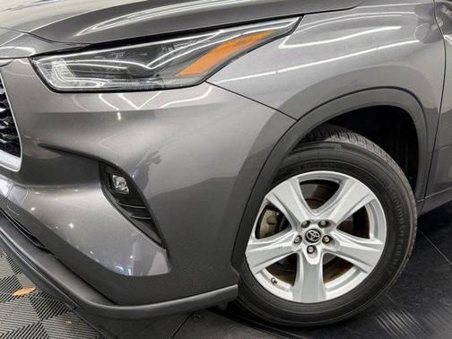 Magnetic Gray Metallic 2021 Toyota Highlander LE