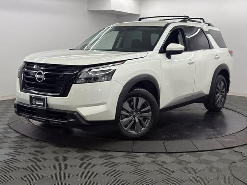 Pearl White Tricoat 2023 Nissan Pathfinder SV FWD