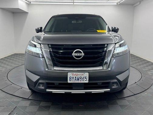 Gun Metallic/Super Black 2022 Nissan Pathfinder SL 2WD